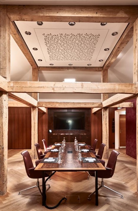 Victor Hugo Lounge
